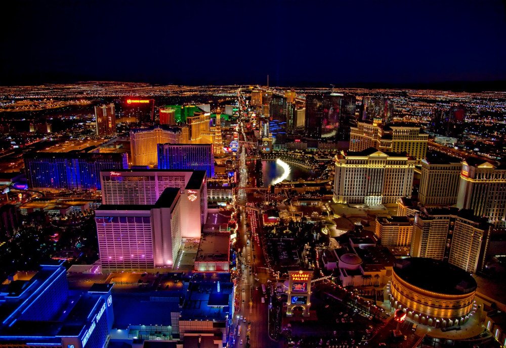 Las Vegas Strip at night by Pixabay