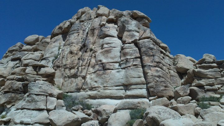 A rock wall in Joshua Tree National Park, one of the national parks near Las Vegas